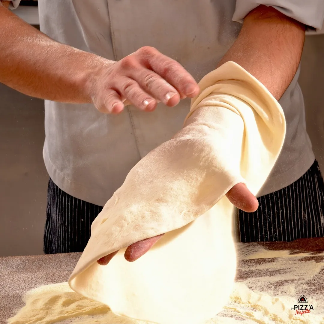Préparation de la pâte artisanale chez La Pizz'a Najette à Marseille
